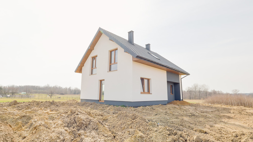 Stan surowy zamknięty | Z elewacją i ociepleniem