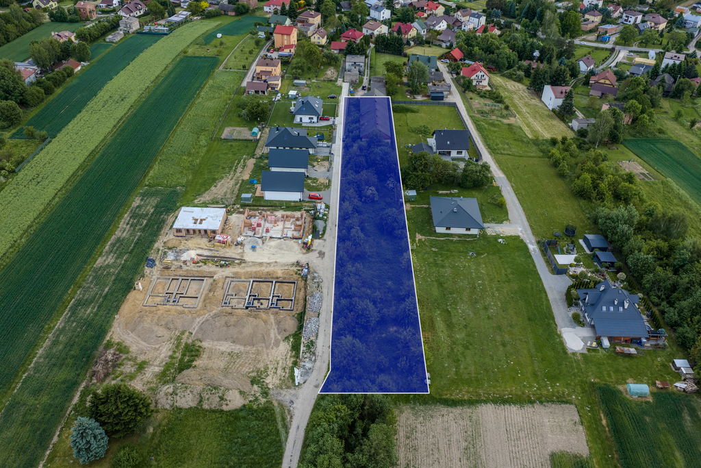 Grunt 35 ar | budynek 450 m2 | Zwięczyca II