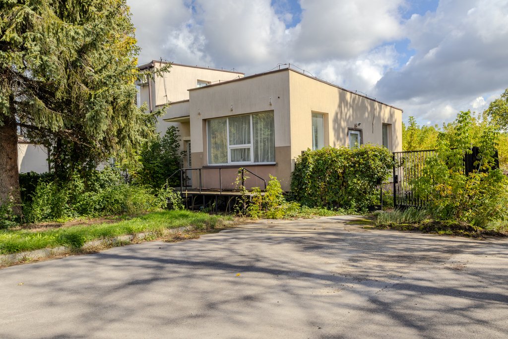 Lokal | 140 m² | 6 pokoi | 2 łazienki | Nisko | Dobra lokalizacja
